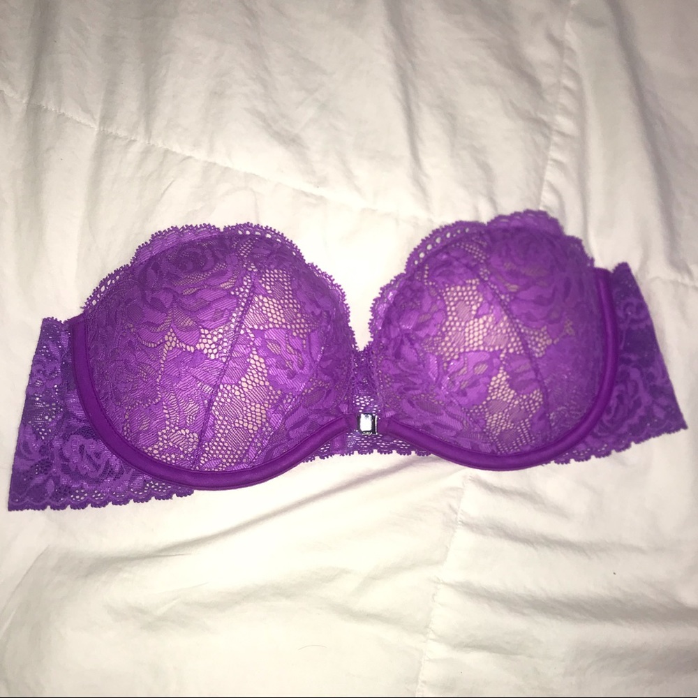 • Victoria’s Secret • Strapless Padded Bra • 34B •